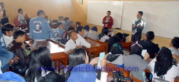 Penawaran kuliah dari AMIK HASS